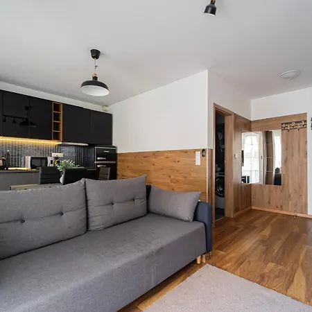 Eco - Charming 1 Bedroom With Balcony *