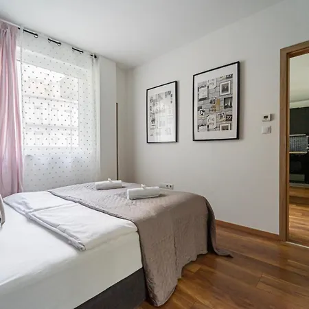 Eco - Charming 1 Bedroom With Balcony *