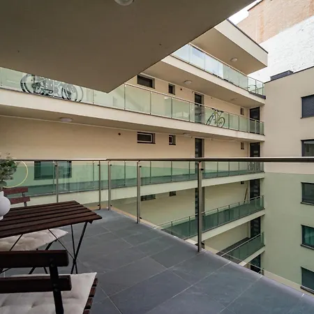 Eco - Charming 1 Bedroom With Balcony