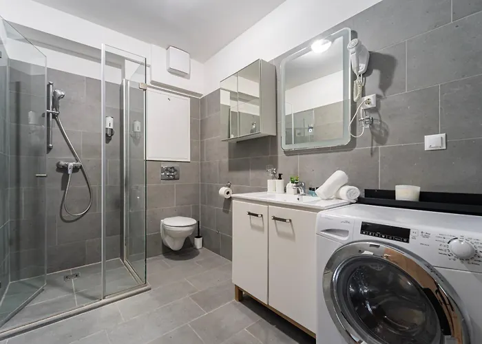 Apartment Eco - Charming 1 Bedroom With Balcony *